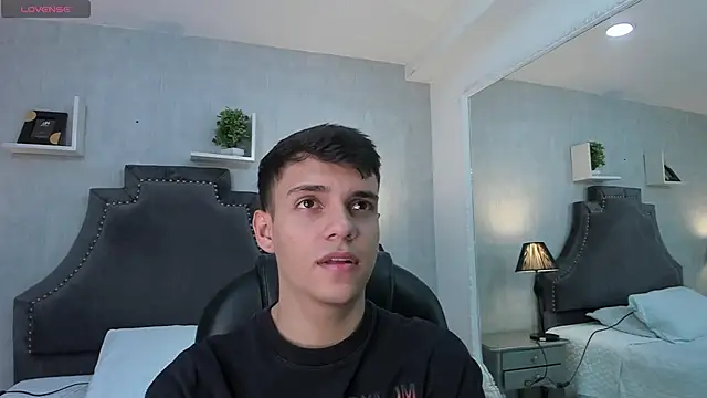 JacobRoberts1 online show from 01-07-26, 08:44