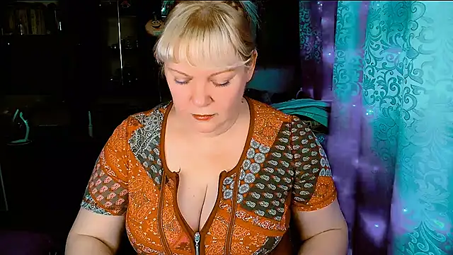 FlowerButterf online show from 12-15-25, 09:41