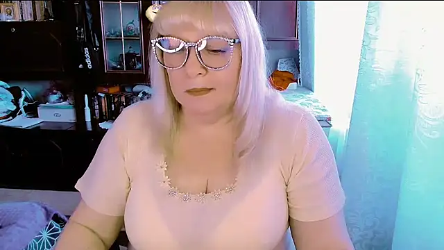 Snapshot of FlowerButterf chatting on 02-22-26, 10:25 FlowerButterf online show from 02-22-26, 10:25