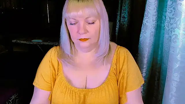 Snapshot of FlowerButterf chatting on 03-04-26, 10:49 FlowerButterf online show from 03-04-26, 10:49