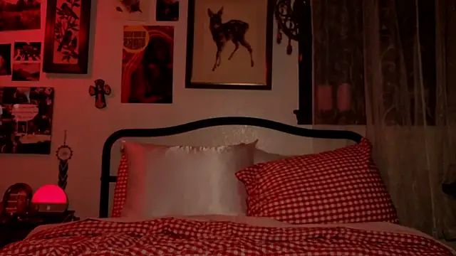 Snapshot of sinfulblonde1 chatting on 09-25-25, 05:55 sinfulblonde1 online show from 09-25-25, 05:55