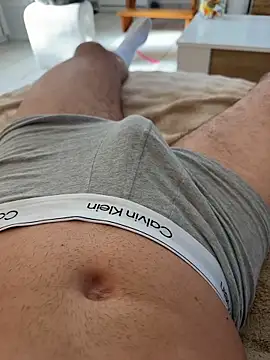 Snapshot of tiago499 chatting on 10-25-25, 01:29 tiago499 online show from 10-25-25, 01:29