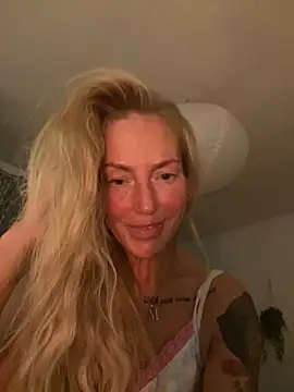 Fiery Blonde LexiX online show from 10-20-25, 09:59