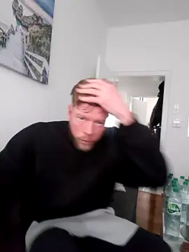 Snapshot of xXCR07xX chatting on 02-14-25, 02:33 xXCR07xX online show from 02-14-25, 02:33