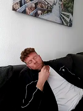 Snapshot of xXCR07xX chatting on 02-23-25, 08:39 xXCR07xX online show from 02-23-25, 08:39