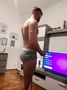 Snapshot of xXCR07xX chatting on 11-30-25, 04:11 xXCR07xX online show from 11-30-25, 04:11