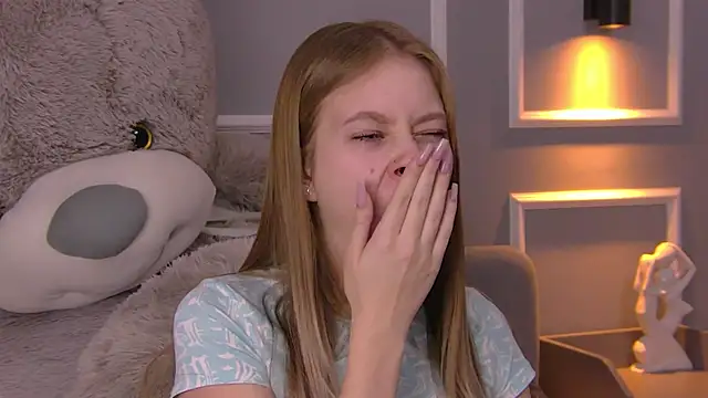 EveMundie online show from 03-04-25, 12:33