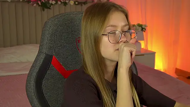 EveMundie online show from 09-24-25, 12:19