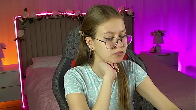 EveMundie online show from 10-25-25, 12:45