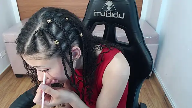 danatella a online show from 10-10-25, 01:43