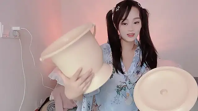 Snapshot of yueyue2003 chatting on 02-26-25, 02:14 yueyue2003 online show from 02-26-25, 02:14