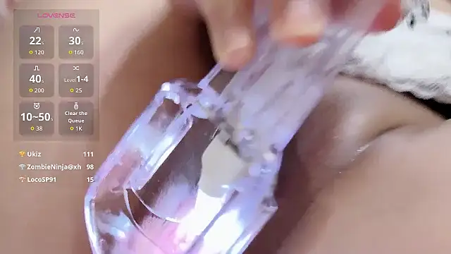 Snapshot of yueyue2003 chatting on 03-11-26, 12:55 yueyue2003 online show from 03-11-26, 12:55