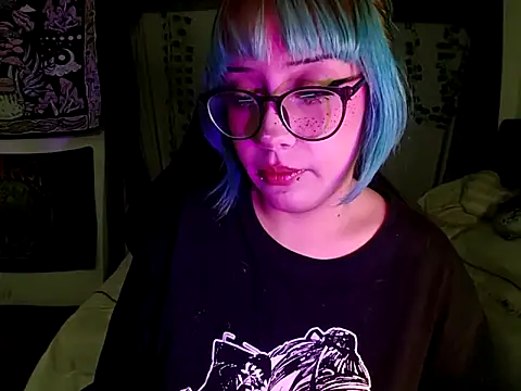 Snapshot of blue_katt chatting on 09-29-25, 10:03 blue katt online show from 09-29-25, 10:03