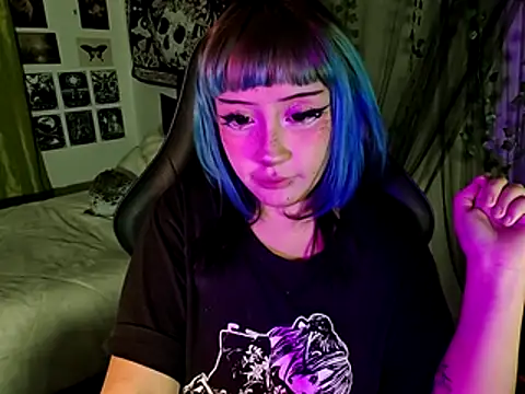 Snapshot of blue_katt chatting on 10-27-25, 10:47 blue katt online show from 10-27-25, 10:47