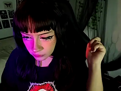 Snapshot of blue_katt chatting on 11-15-25, 08:05 blue katt online show from 11-15-25, 08:05