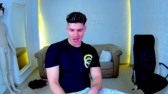 Snapshot of MaxKaiden chatting on 02-13-26, 06:09 MaxKaiden online show from 02-13-26, 06:09