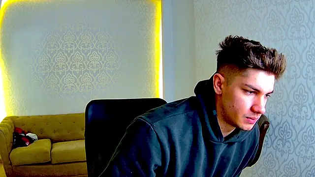 Snapshot of MaxKaiden chatting on 02-20-26, 06:10 MaxKaiden online show from 02-20-26, 06:10