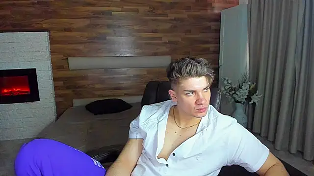 Snapshot of MaxKaiden chatting on 03-11-26, 05:35 MaxKaiden online show from 03-11-26, 05:35