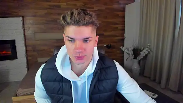 Snapshot of MaxKaiden chatting on 03-13-26, 06:31 MaxKaiden online show from 03-13-26, 06:31