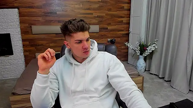 Snapshot of MaxKaiden chatting on 03-17-26, 06:17 MaxKaiden online show from 03-17-26, 06:17