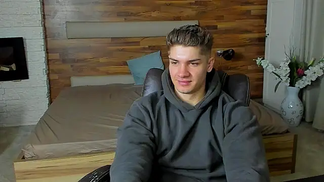 Snapshot of MaxKaiden chatting on 03-30-26, 04:35 MaxKaiden online show from 03-30-26, 04:35