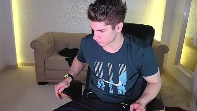 MaxKaiden online show from 06-18-26, 04:02