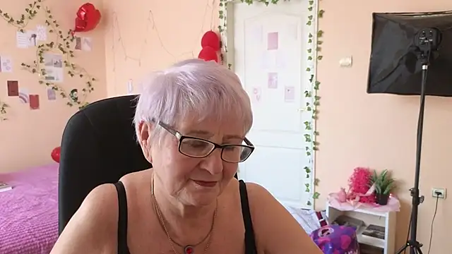 Sandra Snowflake online show from 03-25-26, 11:05