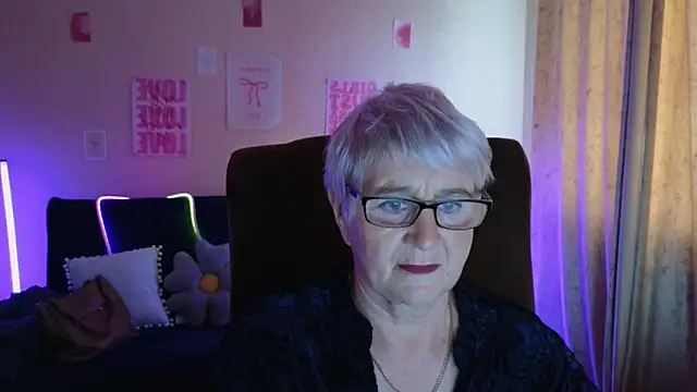 Sandra Snowflake online show from 05-11-26, 10:54