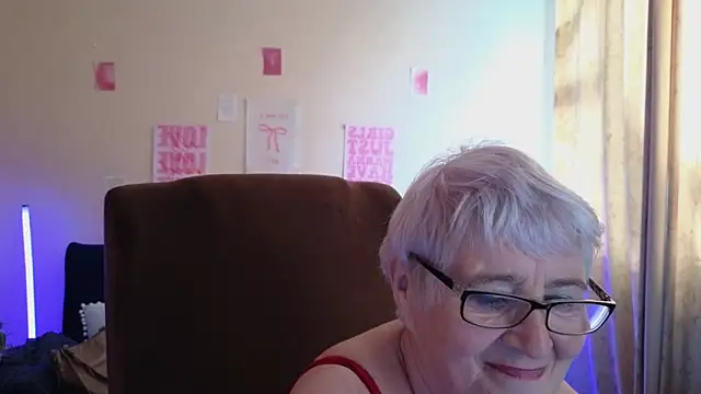 Sandra Snowflake online show from 05-11-26, 02:45