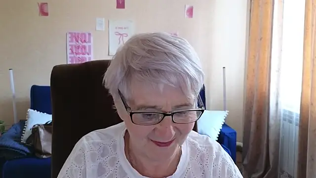 Sandra Snowflake online show from 05-19-26, 03:57
