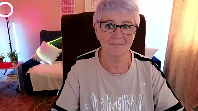 Sandra Snowflake online show from 06-17-26, 11:12