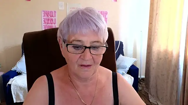 Sandra Snowflake online show from 06-18-26, 09:14