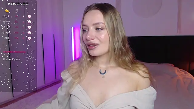 LunaticaBae online show from 02-23-25, 01:13