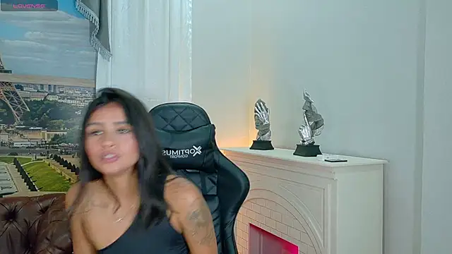 Snapshot of katia_foxxx_ chatting on 06-11-26, 05:33 katia foxxx online show from 06-11-26, 05:33
