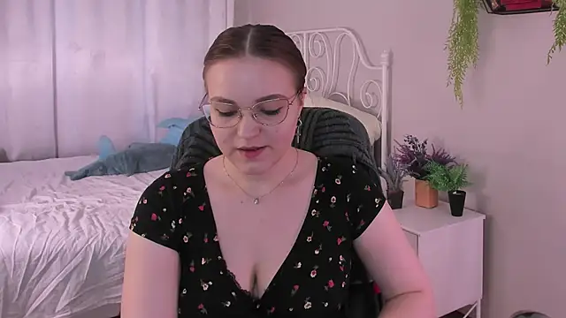 Snapshot of Rada_Woods chatting on 03-19-25, 04:36 Rada Woods online show from 03-19-25, 04:36