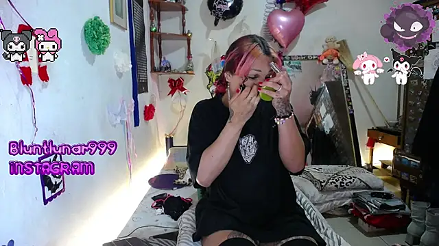 Snapshot of purplekattlyn chatting on 03-05-25, 08:00 purplekattlyn online show from 03-05-25, 08:00