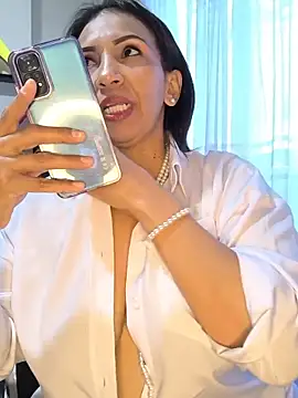Mrsvictoriaaa online show from 05-13-26, 08:06