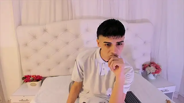 Snapshot of frank_jhonsson chatting on 09-19-25, 07:03 frank jhonsson online show from 09-19-25, 07:03