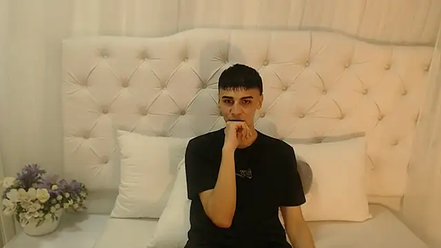 Snapshot of frank_jhonsson chatting on 09-27-25, 05:07 frank jhonsson online show from 09-27-25, 05:07