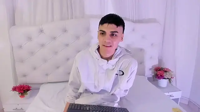 Snapshot of frank_jhonsson chatting on 10-10-25, 07:02 frank jhonsson online show from 10-10-25, 07:02