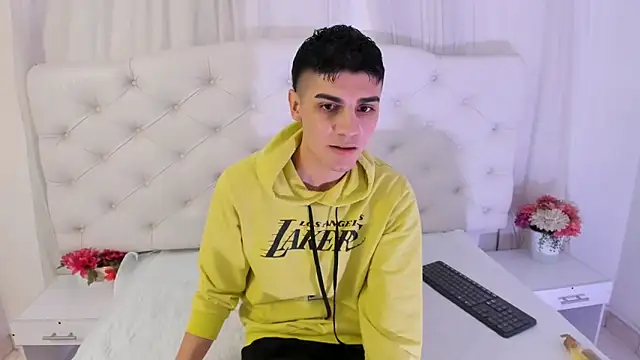 Snapshot of frank_jhonsson chatting on 10-15-25, 06:52 frank jhonsson online show from 10-15-25, 06:52