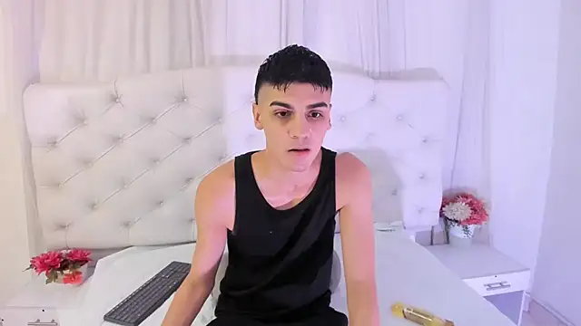 Snapshot of frank_jhonsson chatting on 10-18-25, 12:06 frank jhonsson online show from 10-18-25, 12:06