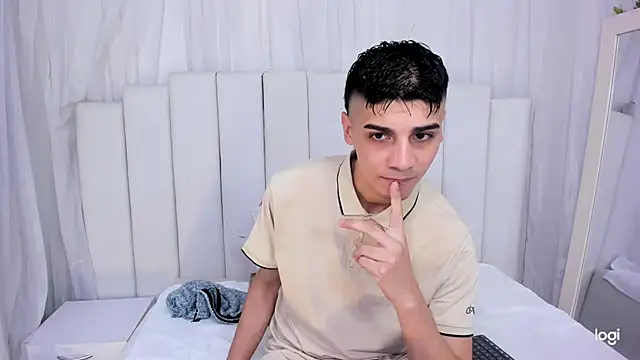 Snapshot of frank_jhonsson chatting on 10-24-25, 04:47 frank jhonsson online show from 10-24-25, 04:47