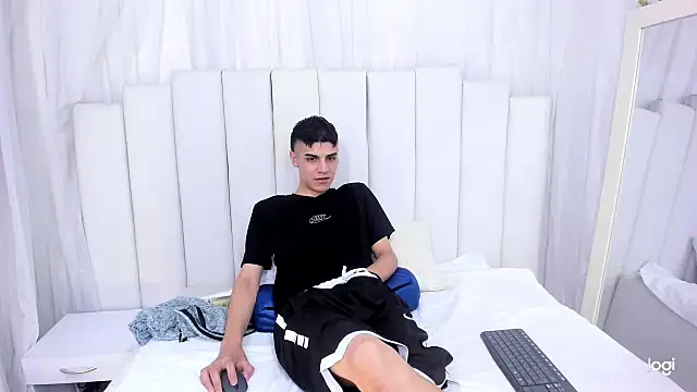 Snapshot of frank_jhonsson chatting on 10-25-25, 02:13 frank jhonsson online show from 10-25-25, 02:13