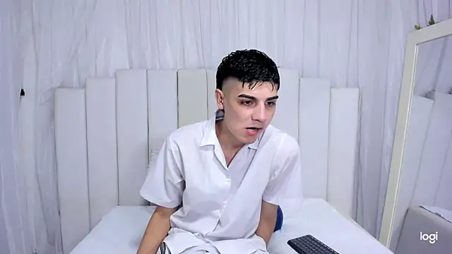 Snapshot of frank_jhonsson chatting on 10-31-25, 04:52 frank jhonsson online show from 10-31-25, 04:52