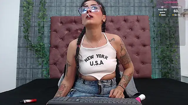 Mia  coluccy online show from 02-17-25, 03:04