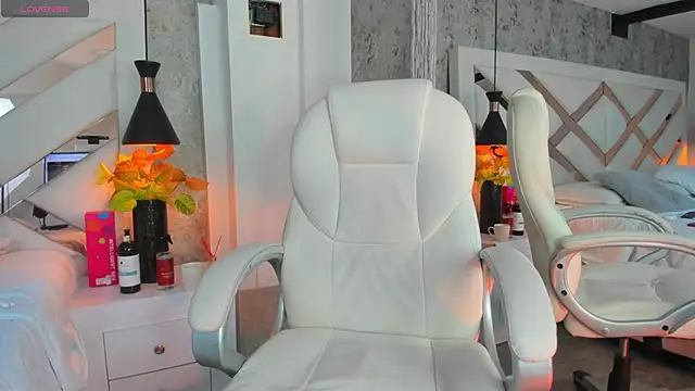 Charliee Jhonson  online show from 02-22-25, 03:45