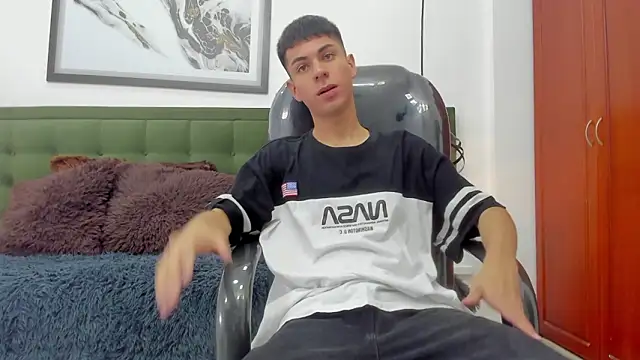 Snapshot of Johann_sex chatting on 02-17-26, 05:41 Johann sex online show from 02-17-26, 05:41