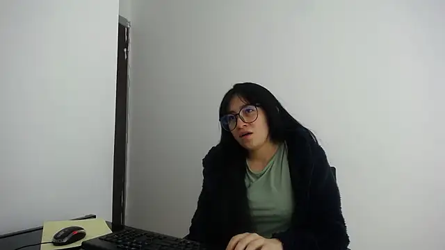 Snapshot of Arielle_lov chatting on 02-12-26, 11:27 Arielle lov online show from 02-12-26, 11:27