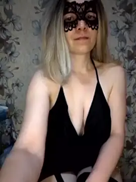 Snapshot of AliniX chatting on 10-25-25, 10:59 AliniX online show from 10-25-25, 10:59